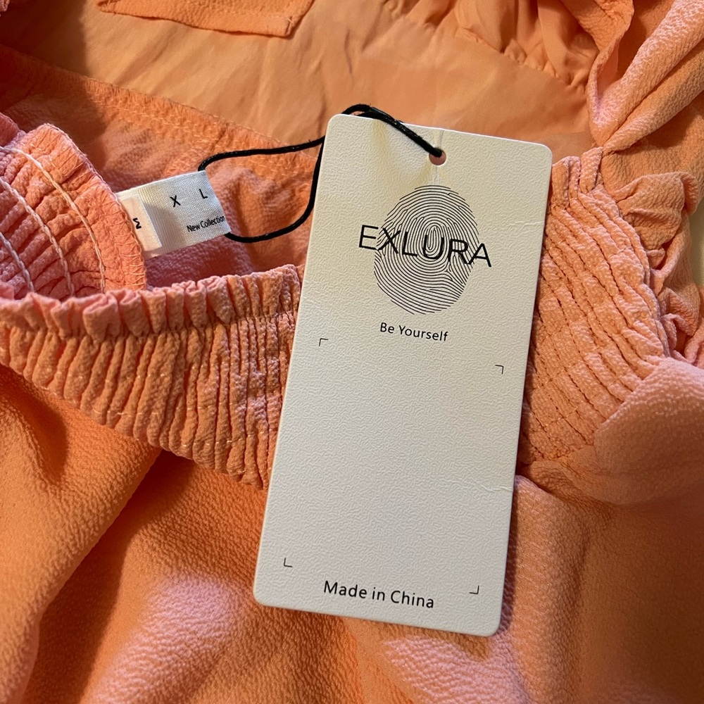 🎃🎃 ExLura Juniors pale peach Jumper NWT Size medium - Picture 3 of 3